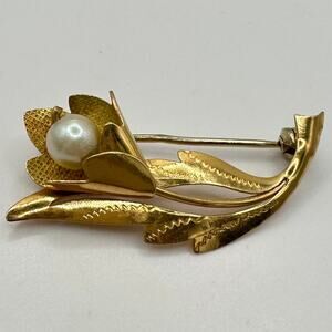 Italian vintage solid 14kt yellow gold genuine pearl flower brooch 3.69 grams